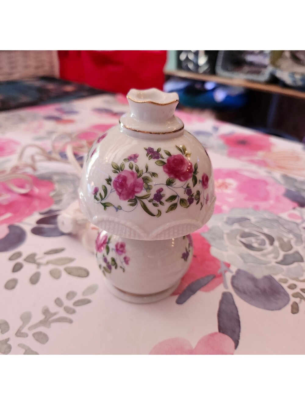 Vintage Porcelain Floral Boudoir Night Light Lamp Pink Roses Gold Trim - Picture 1 of 6